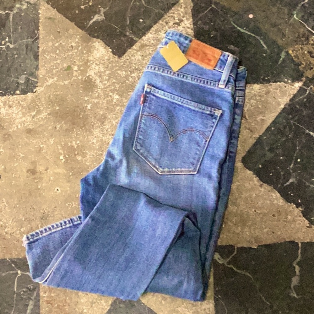 🐸🎉Fabulous.  Vintage Levi’s pre loved.